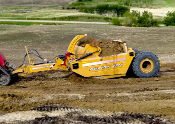 Bridgeview - Pulldozer 1220A Scraper loading